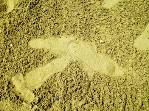 sand traces feet