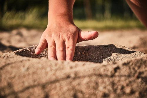 sand  build  child