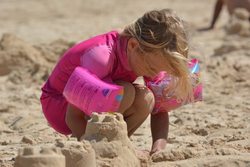 sand castle child girl