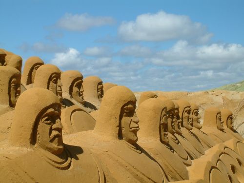 sand sculpture air sea