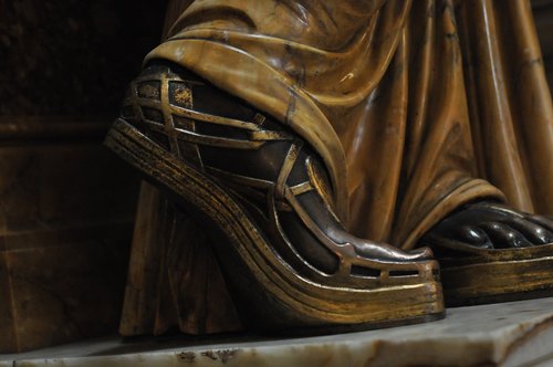 sandal  sculpture  woman
