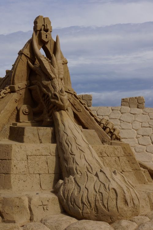 sandcastle sand sculpture dragon