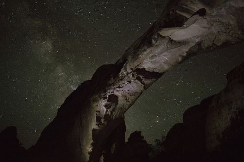 sandstone arch milky way night