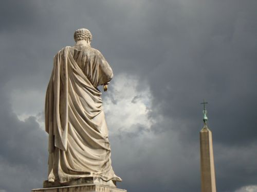 santo statue storm