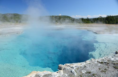 sapphire pool thermal feature yellowstone