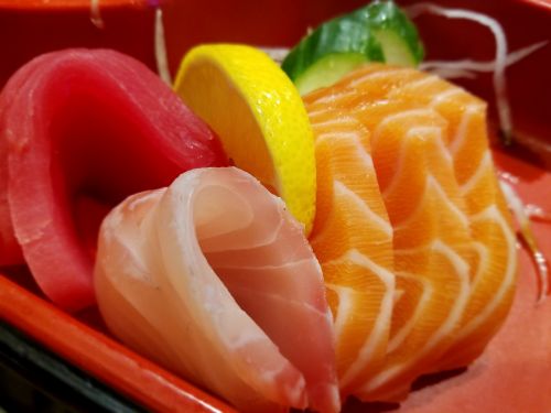 sashimi raw fish japanese