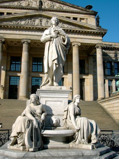 schauspielhaus monument to schiller gendarmenmarkt