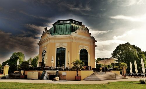 schönbrunn castle park vienna