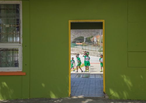 school curacao doorway