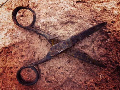 scissors symbol rusty
