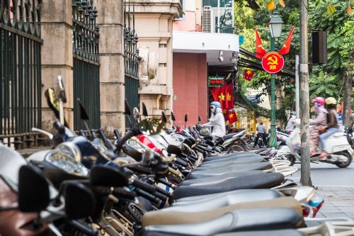 scooter traffic hanoi