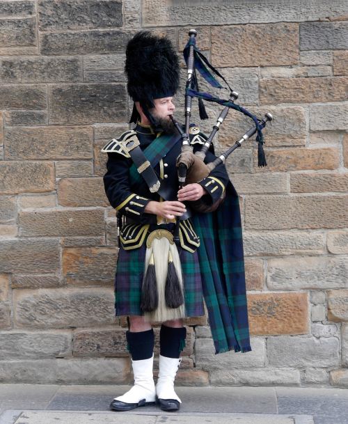 scotland edinburgh bagpipes