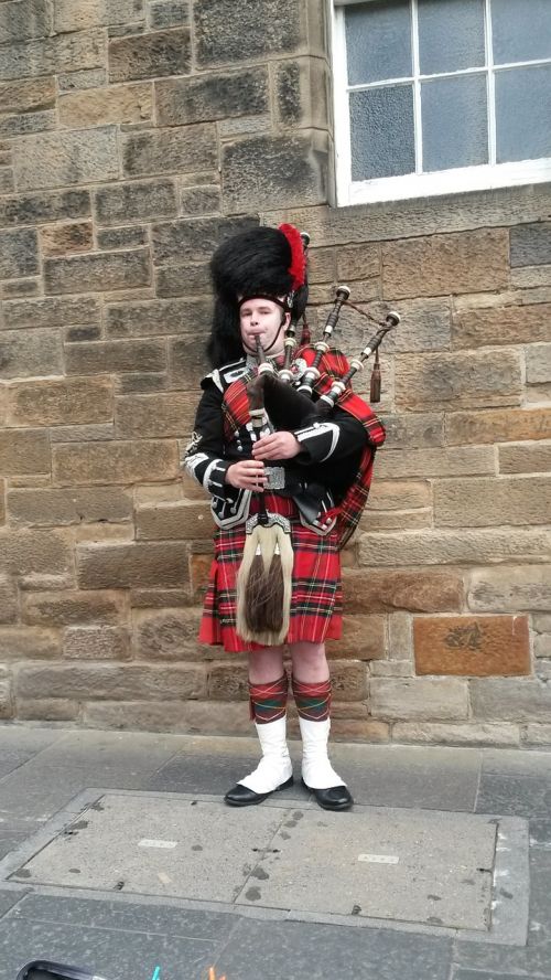 scotland edinburgh bagpipes