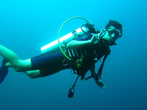 scuba diver diving maldives
