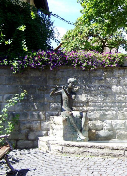 sculpture statue boy