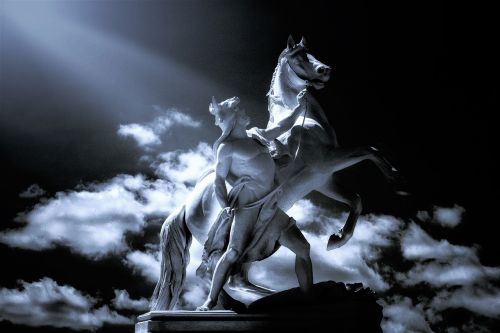 sculpture monument horse
