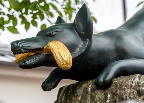 sculpture dog japan