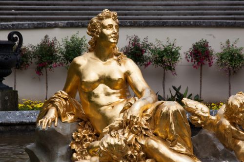 sculpture gold gilded