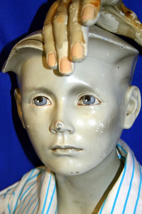 sculpture child face