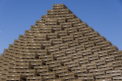 sculpture art pyramid