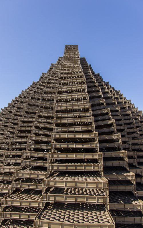 sculpture art pyramid
