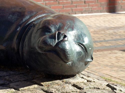 sculpture figure seal