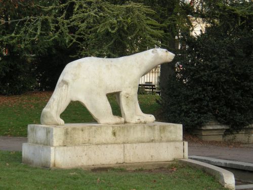 sculpture bear dijon