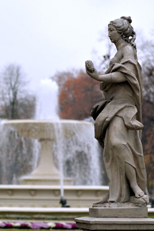 sculpture fountain park