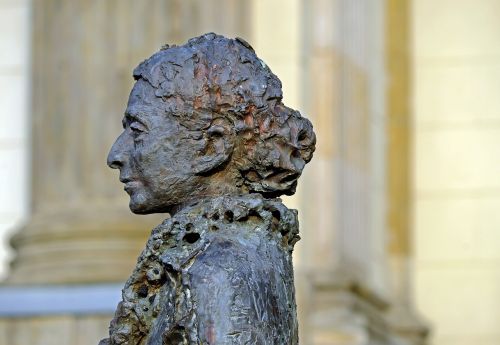 sculpture bronze woman