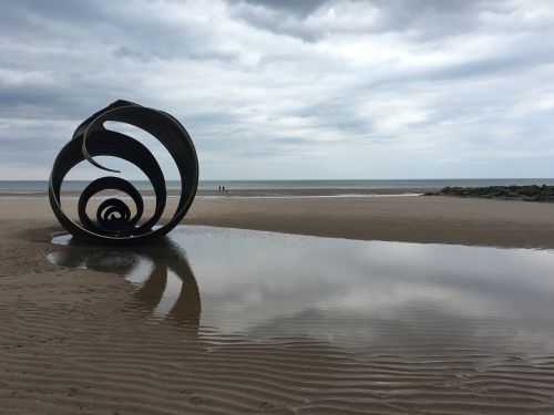 sculpture metal beach