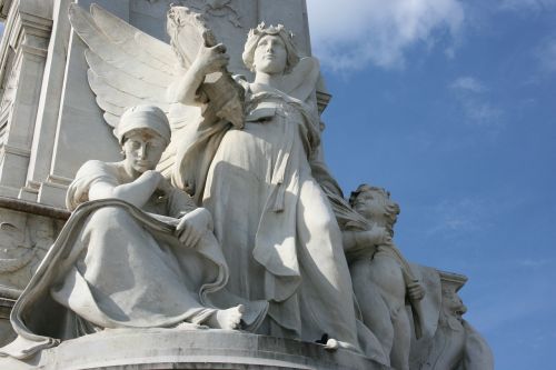 sculpture white statue buckingham palace