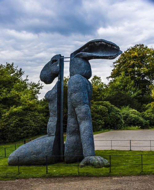sculpture rabbit park