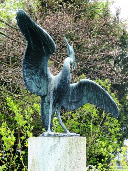 sculpture bronze bird
