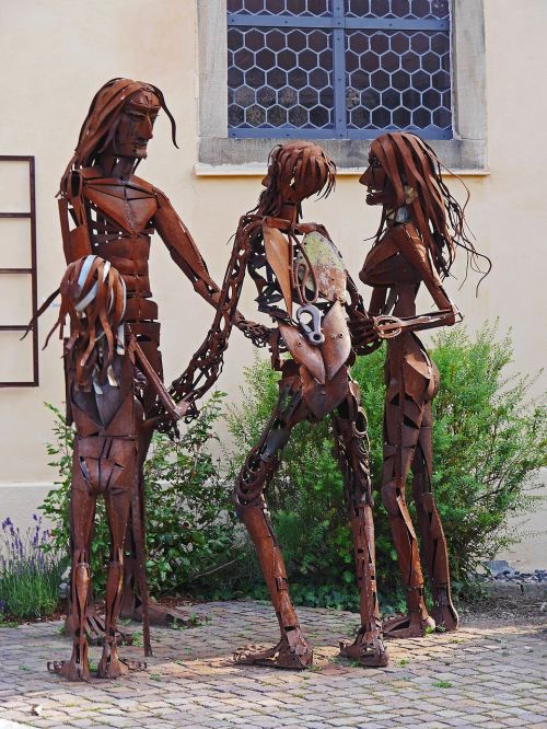sculpture family metal
