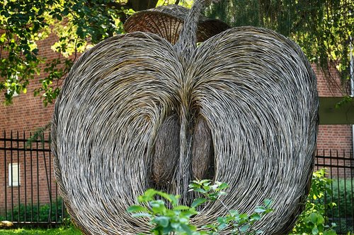 sculpture  apple  garden