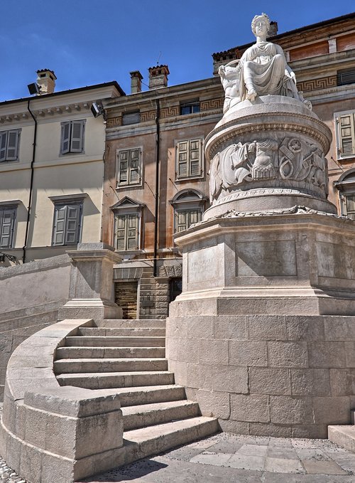 sculpture  udine  italy