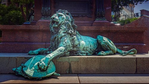 sculpture  lion  vienna