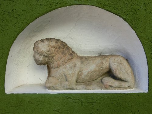 sculpture  lion  statue