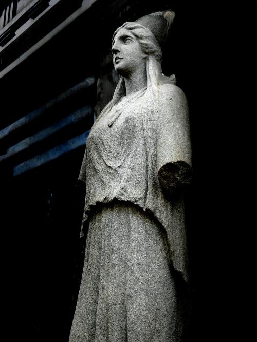 sculpture women marble