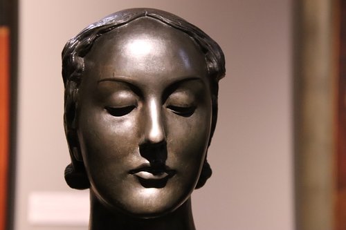 sculpture  bronze  woman