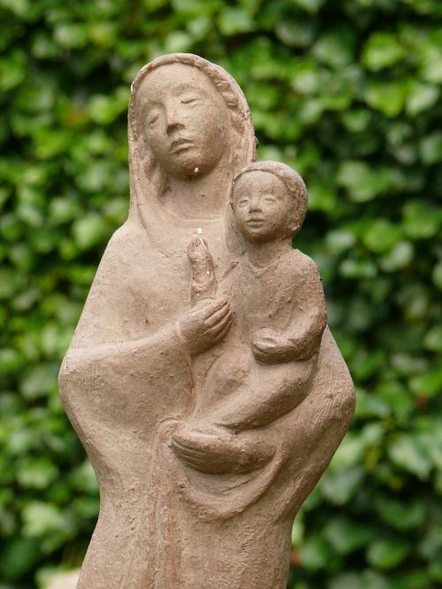 sculpture maria garden