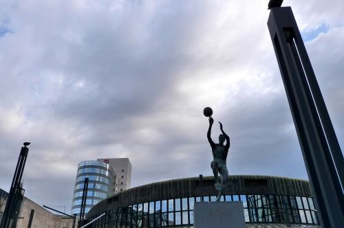sculpture basketball street