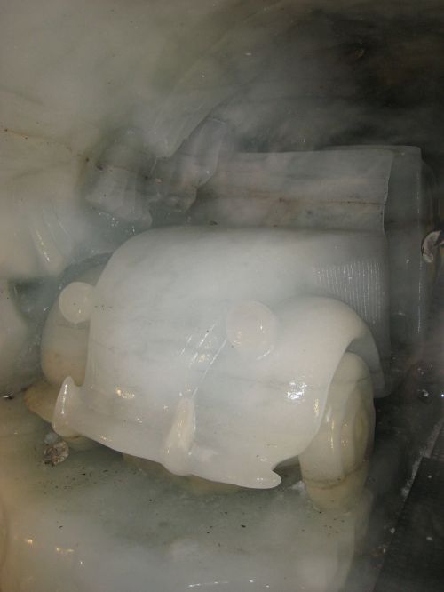 sculpture ice car