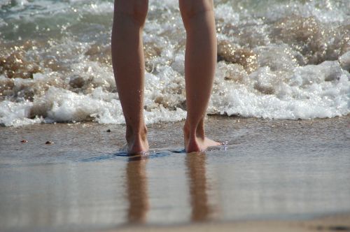 sea waves feet in the water