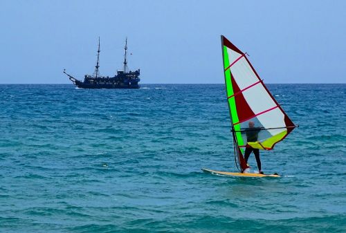 sea sailing boat