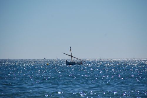 sea boat horizon