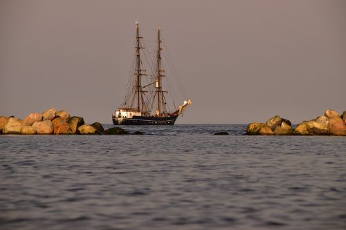 sea ship sail
