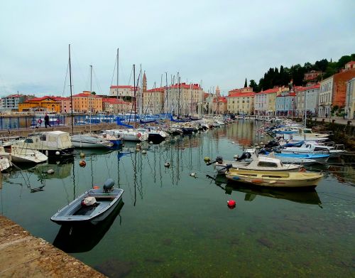 sea port boats