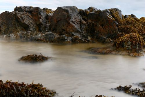 sea ireland stones
