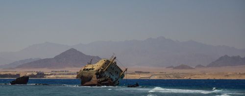 sea ship sunken